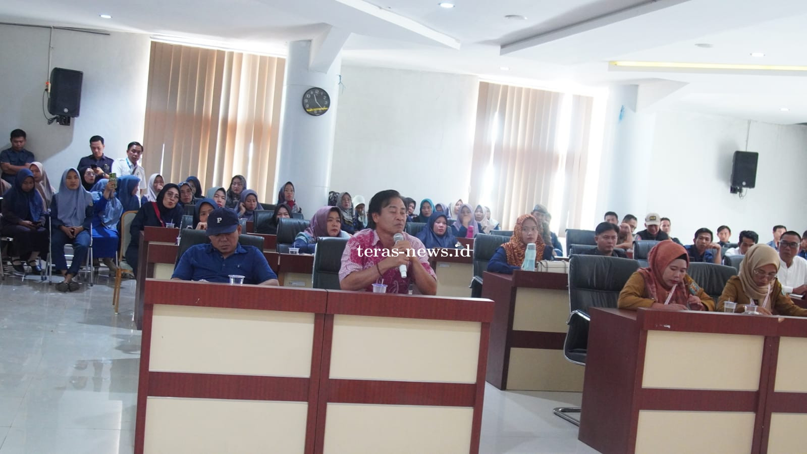 Minta Kejelasan Status, Ratusan Tenaga Honorer Way Kanan Gelar Audensi Bersama Sekretaris Daerah