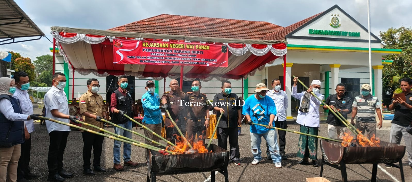 Musnahkan Barang Bukti Perkara Tindak Pidana Umum di Kantor Kejaksaan Negri Way Kanan
