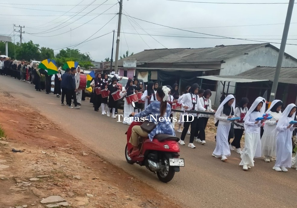 Menanamkan semangat nasionalisme dan menumbuhkan cinta bangsa tanah air, SMA dan SMP Beringin Ratu Gelar Upacara Peringatan Hari Sumpah Pemuda